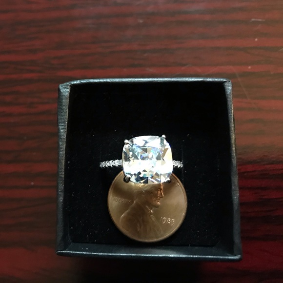 Gorgeous Square Cut White Sapphire Ring! - Picture 3 of 5